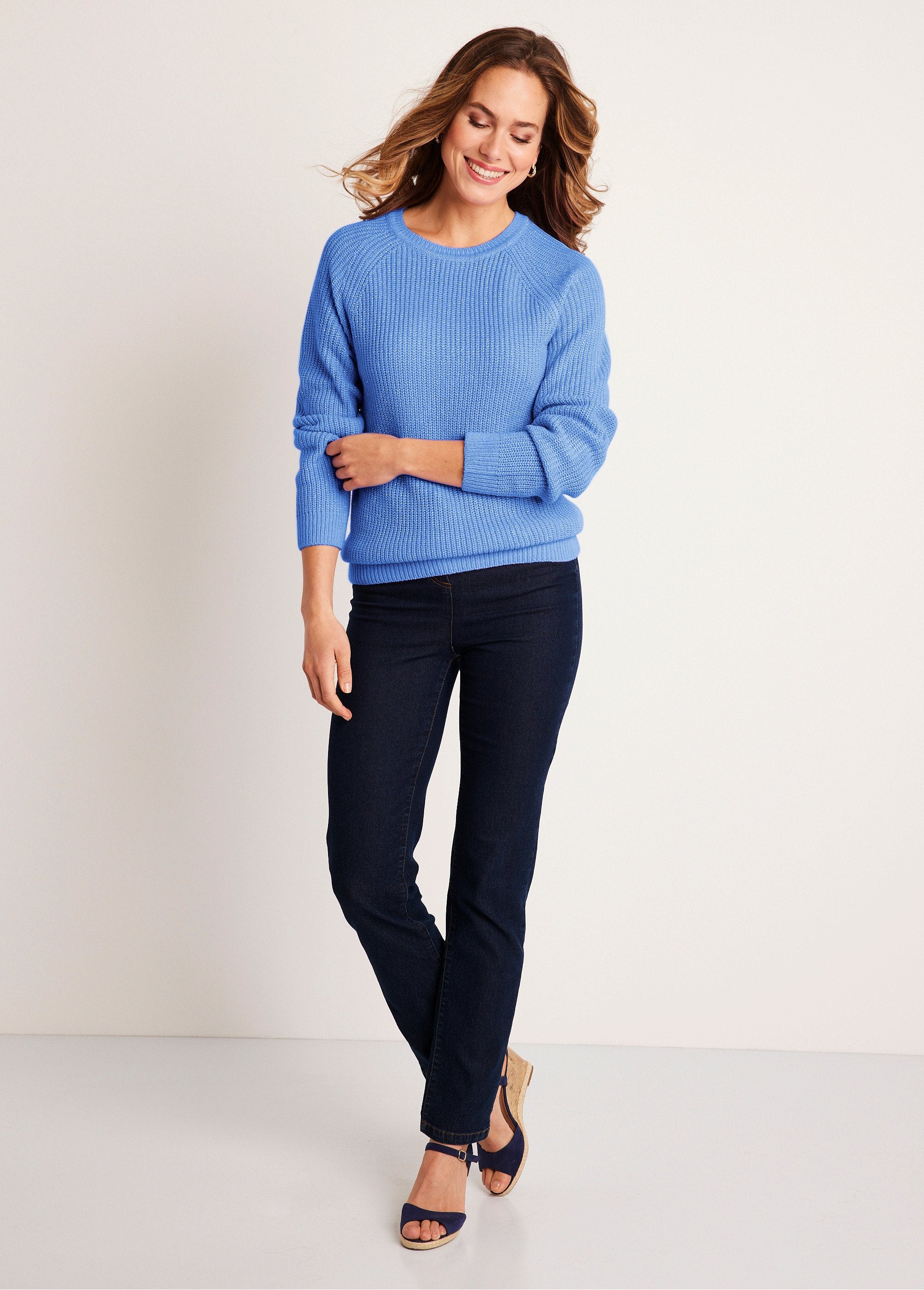 Round_neck_shiny_knit_sweater_Blue_SF1_slim