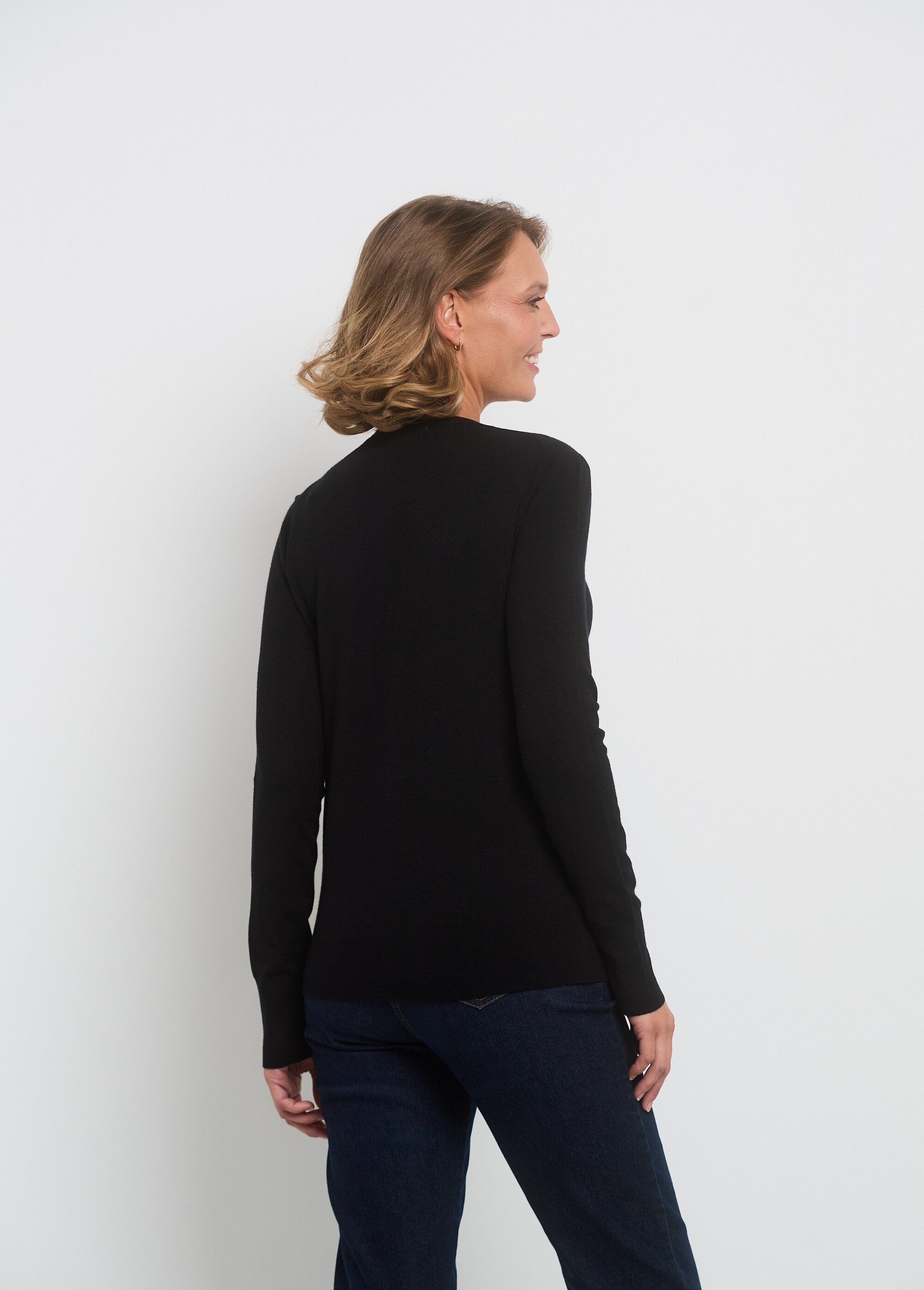 Fine_gauge_long-sleeved_knit_sweater_Black_DO1_slim