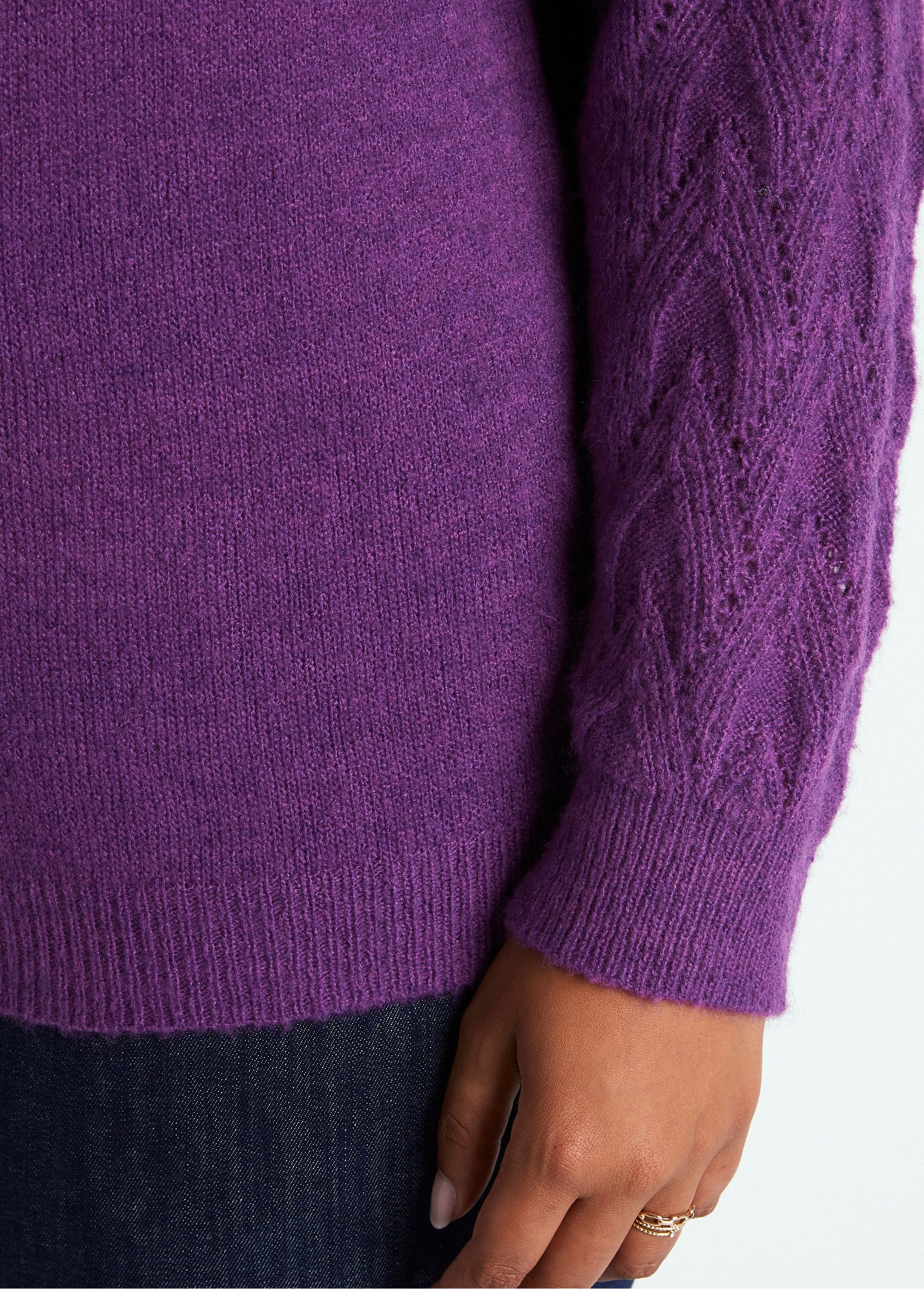 Soft_plain_round_neck_fancy_knit_sweater_Violin_DE1_curvy