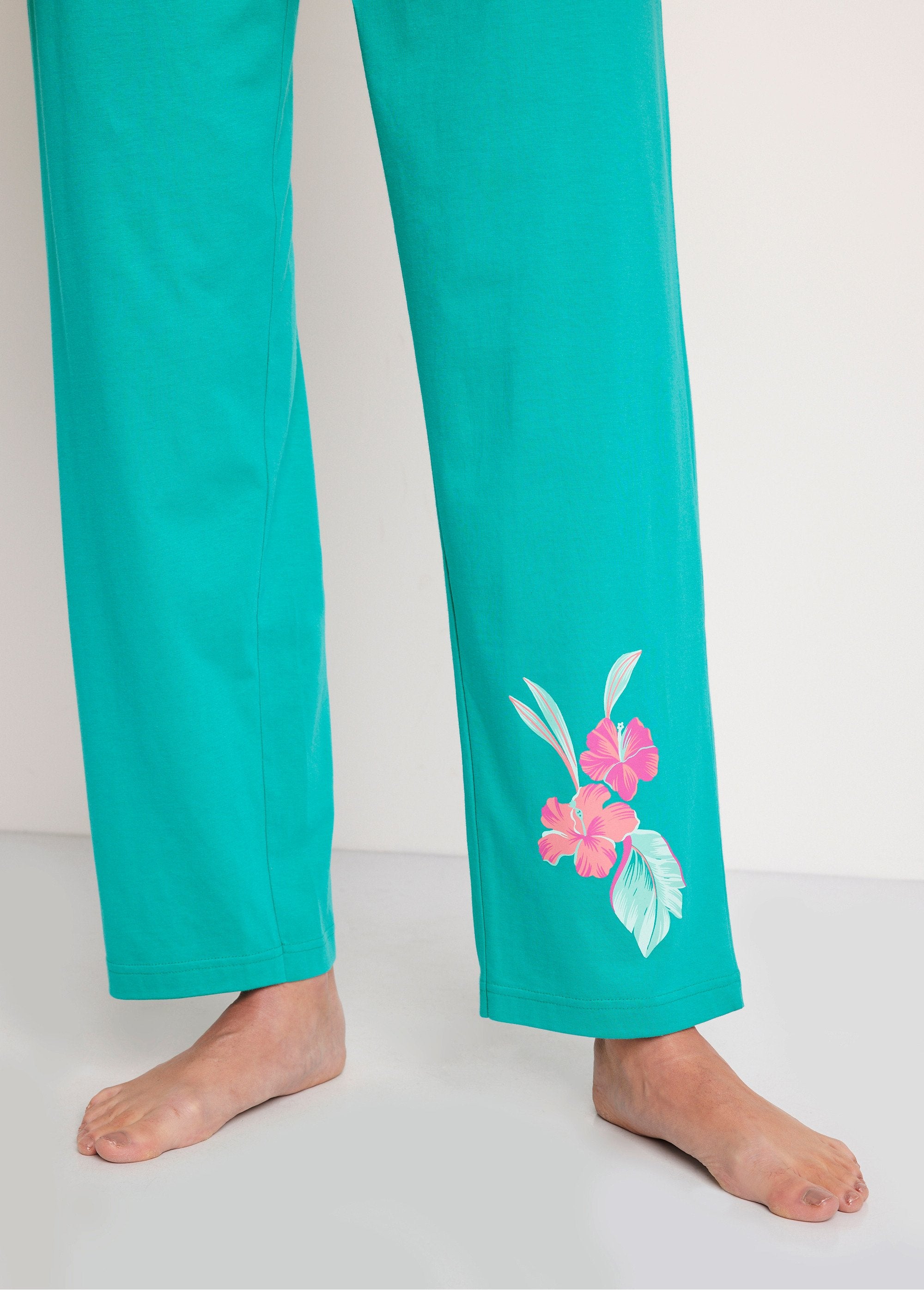 Buttoned_cotton_pajamas_with_exotic_pattern_Tropical_print_DE2_slim