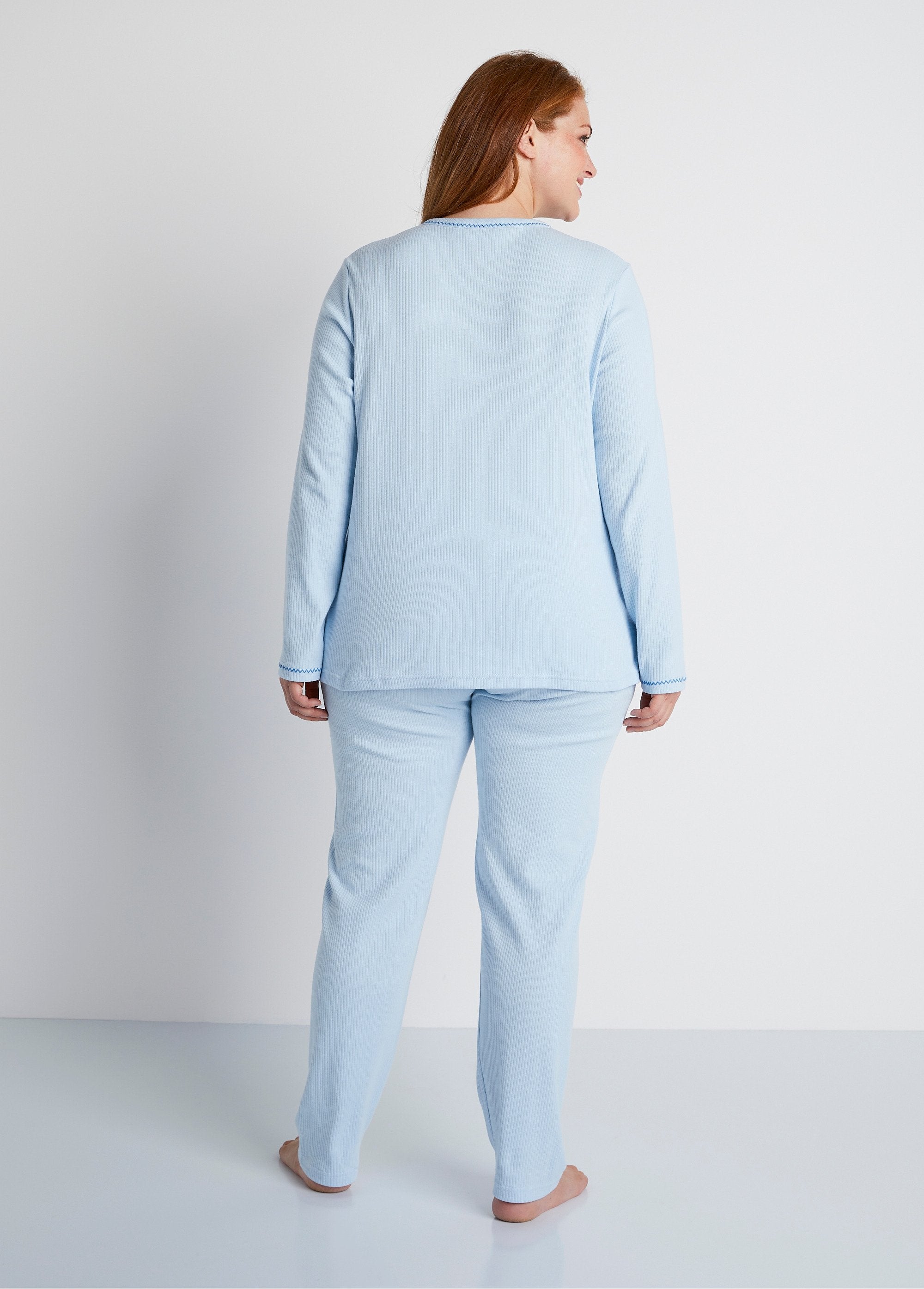 Embroidered_pajamas_Blue_DO1_curvy