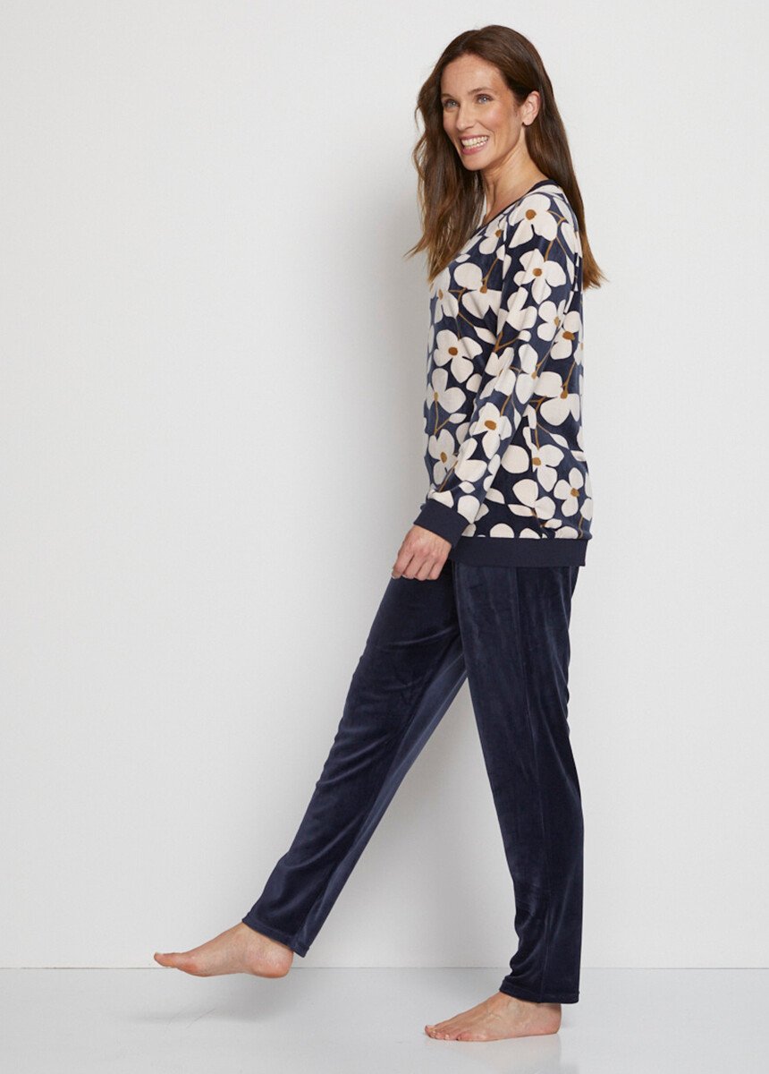 Velvet_pajamas_with_printed_top_and_plain_bottom_Printed_DR1_slim