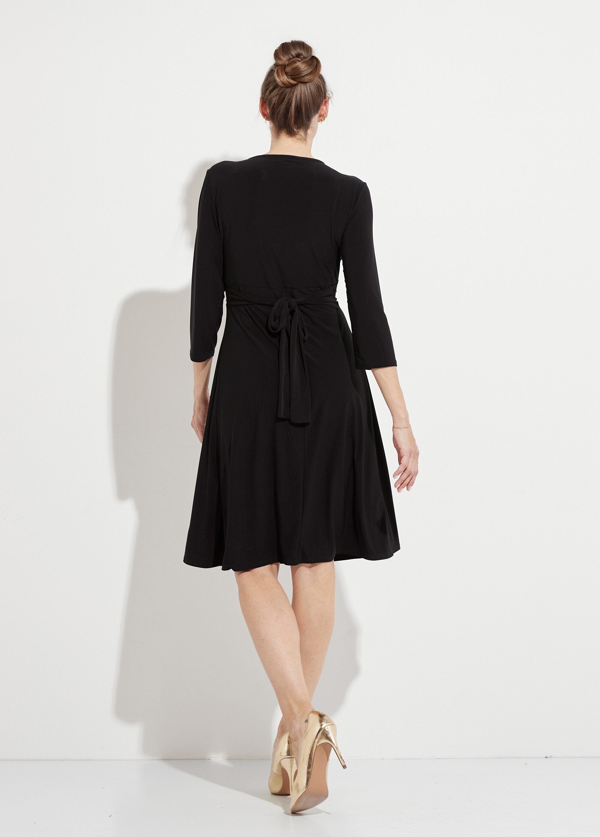 Short_V-neck_dress_with_draped_effect_and_jeweled_belt_Black_DO1_slim
