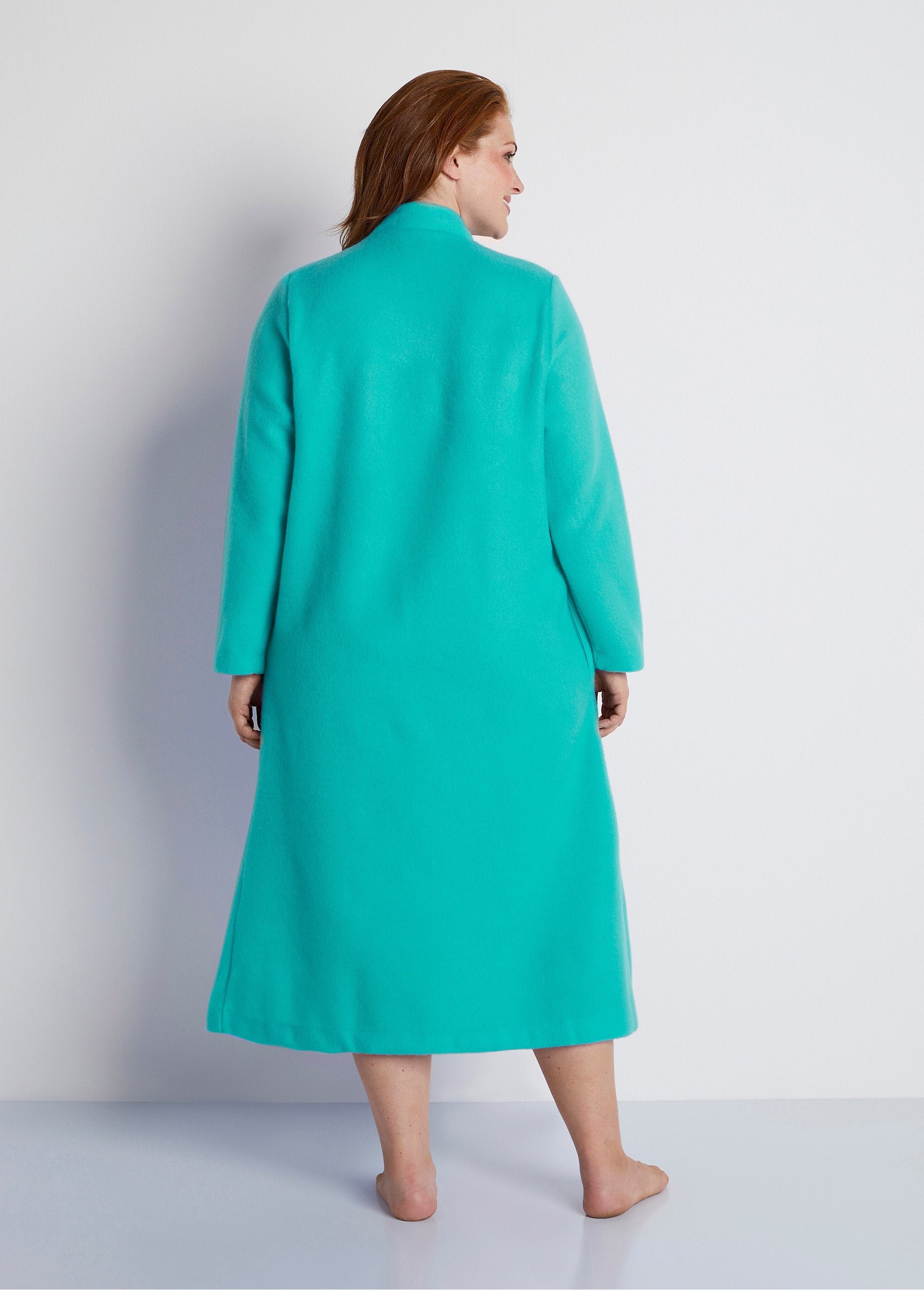 Courtelle®_zipped_knit_bathrobe_Green_DO1_curvy