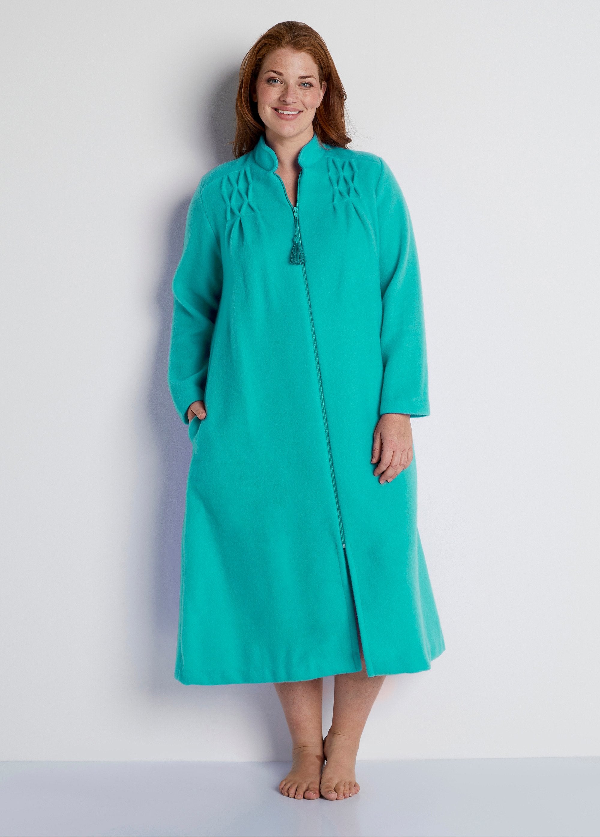 Courtelle®_zipped_knit_bathrobe_Green_FA2_curvy