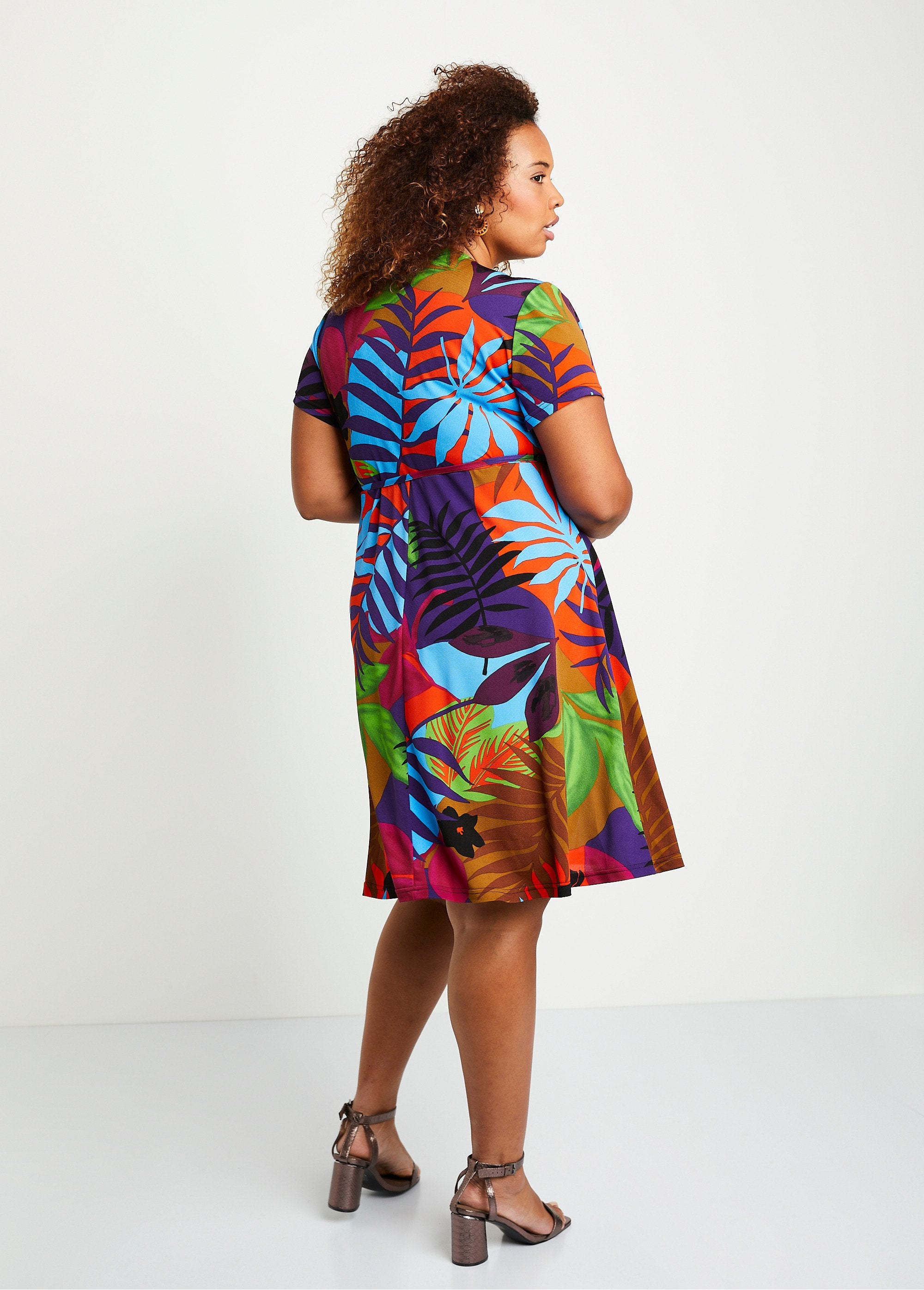 Short_leaf_print_flared_dress_Multicolor_DO1_curvy