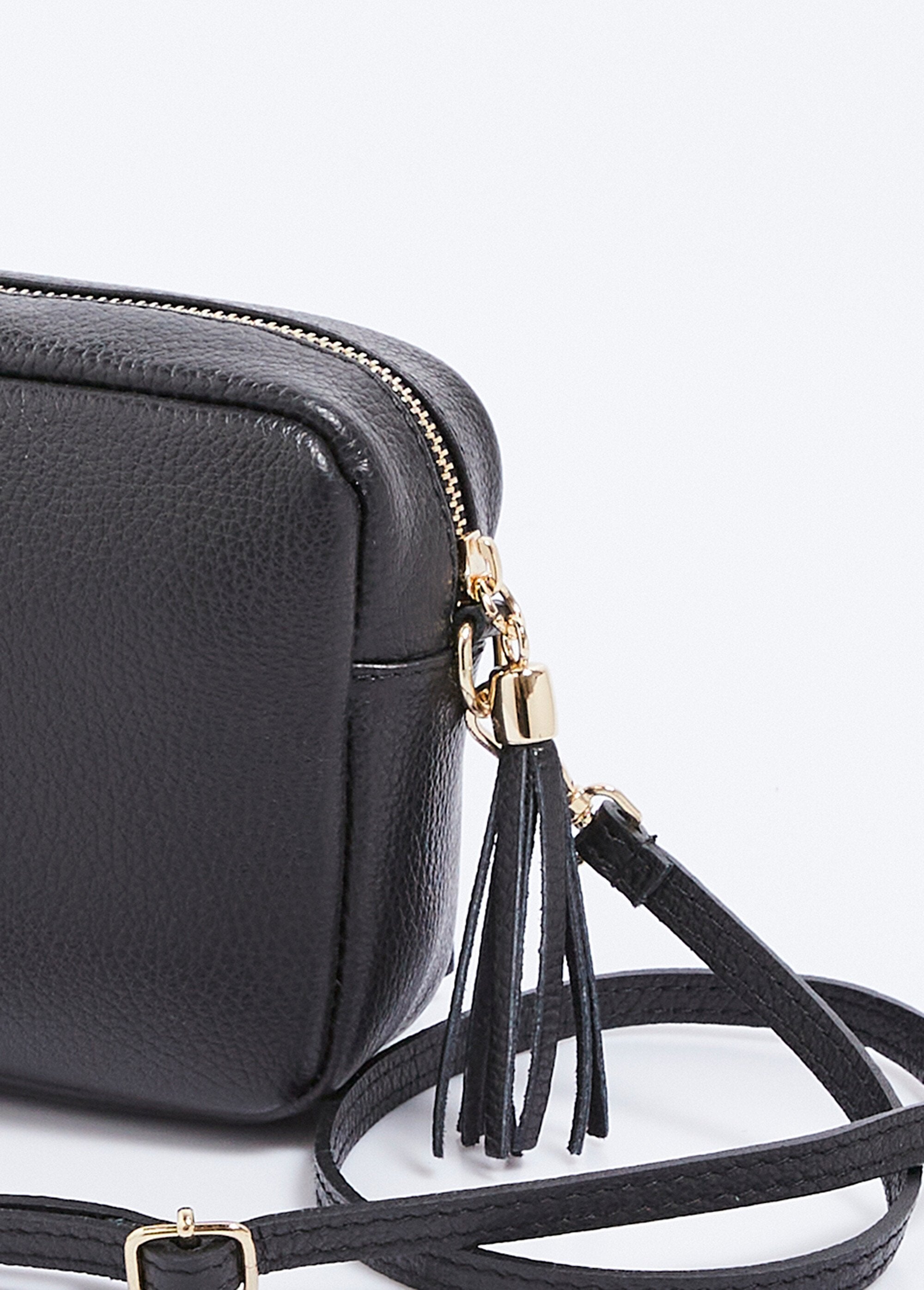 Rectangular_zipped_shoulder_bag_grained_leather_Noir_DE1_slim