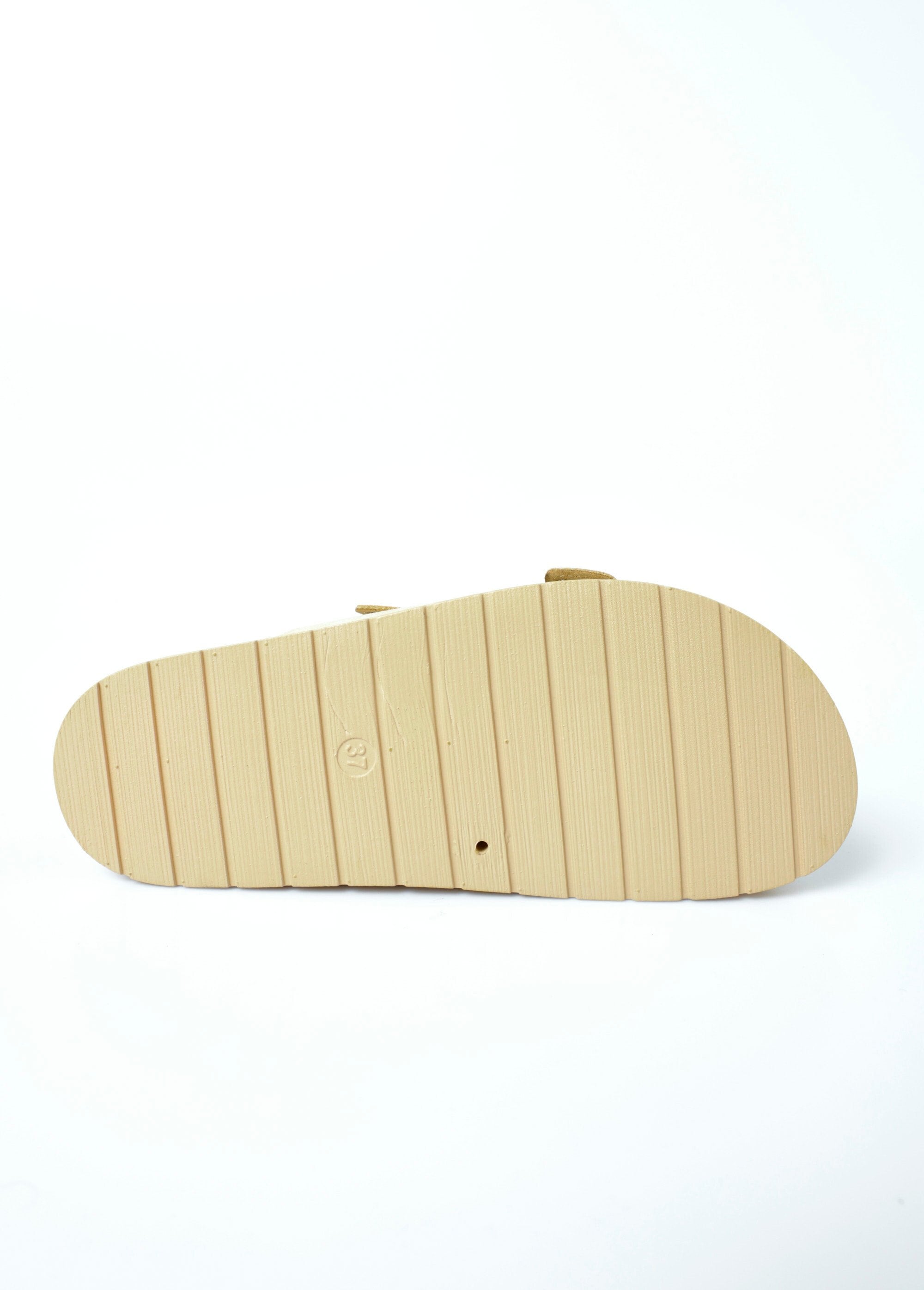 Sandales_ergonomiques_avec_boucles_et_rivets_Beige_UN1_slim