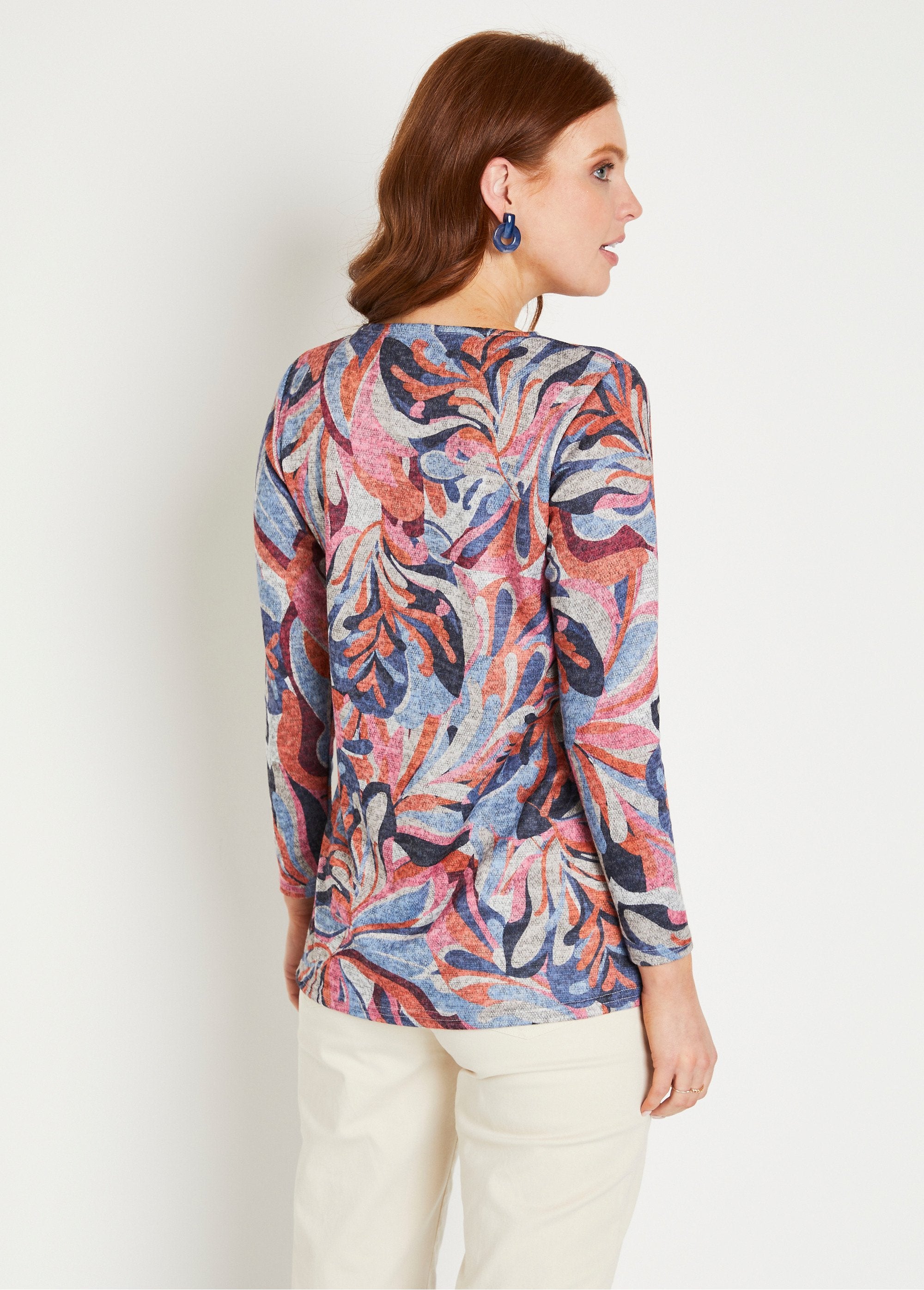 Long,_loose,_round-neck_printed_T-shirt_Pink_and_blue_DO1_slim