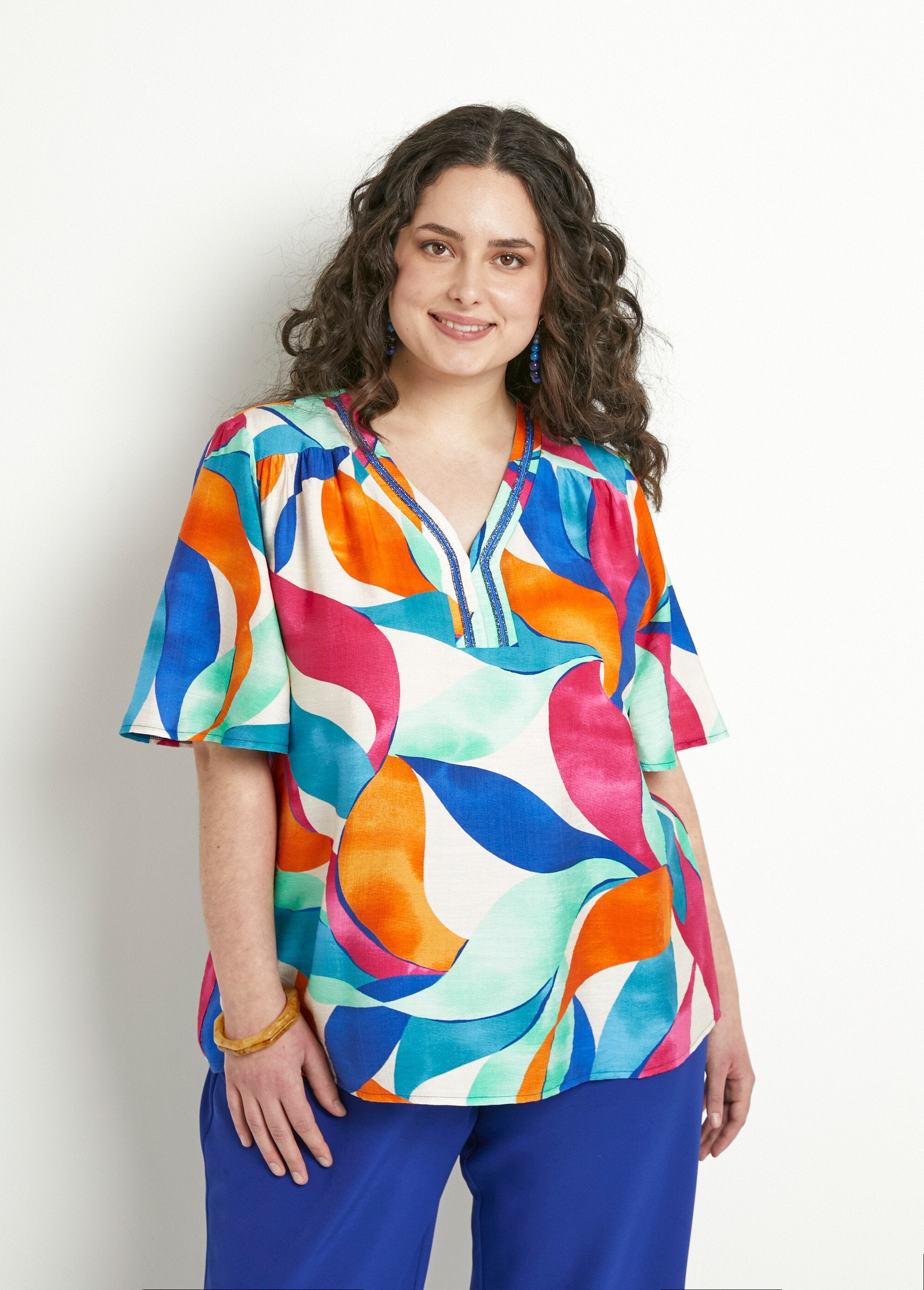 Long_loose_printed_tunic_with_ruffled_sleeves_Orange_and_blue_FA1_curvy