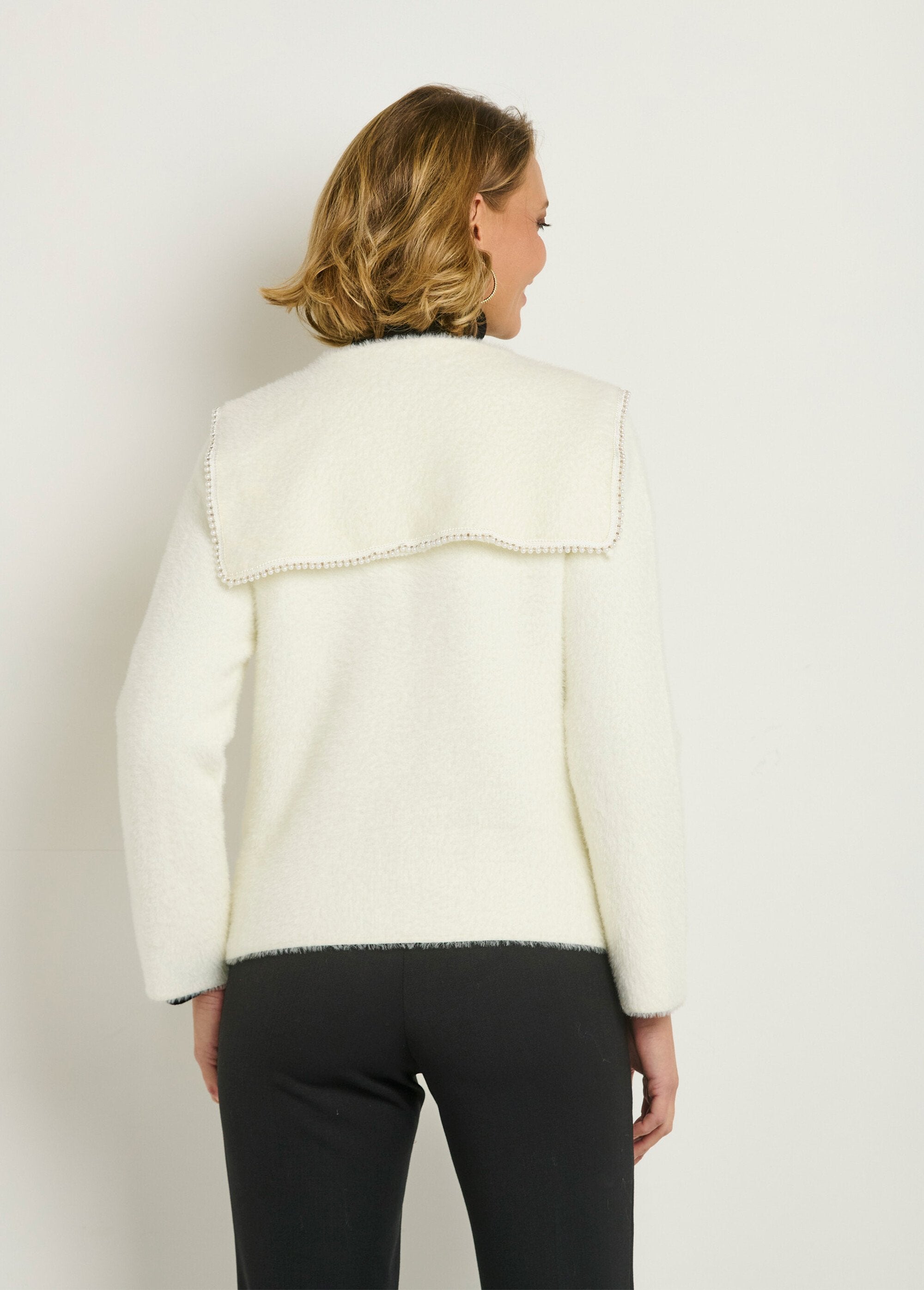 Hairy_knit_V-neck_jacket_chic_details_Blanc_DO2_slim